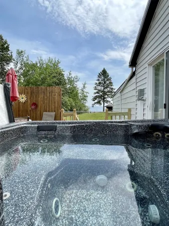 Relax on beautiful Lake Michigan - 5 minutes from town!