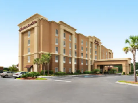 Hampton Inn & Suites Brunswick Hotels in Brunswick