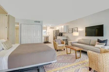 Couples Hideaway | Close to Everything | Short Walk to Beach