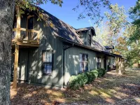 Cozy Cabin with Beautiful Sunsets. Less Than Hour to 5 State Parks. King Bed.