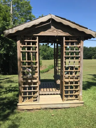 Adorable Guest Cottage Отели в г. Клберн