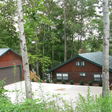 CABIN FEVER ON LAKE  NOTTLEY WITH DOCK