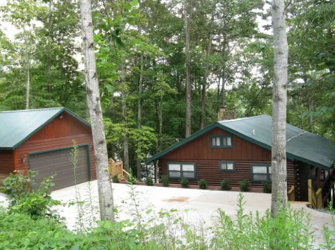 CABIN FEVER ON LAKE  NOTTLEY WITH DOCK