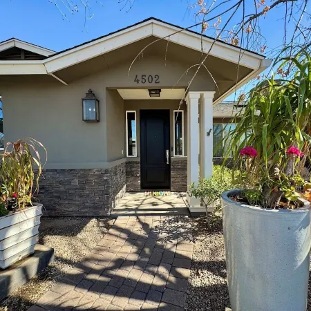 Spacious Arcadia Bright and Cheery House