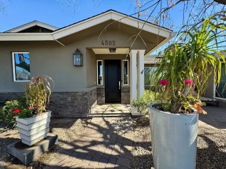Spacious Arcadia Bright and Cheery House