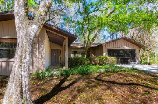 Breathtaking Rainbow River single family home