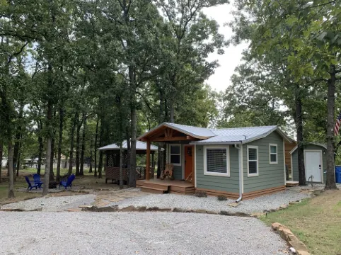 Cozy Lake Cabin - Fire Pit, Near Beach, Hiking, Golf & Disc Golf!