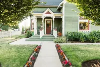 Victorian Secrets 1897 Home - Curious? Eclectic, convenient & ❤️ of wine country