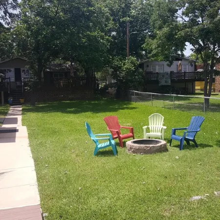 LBJ Waterfront Retreat-Large Quiet Cove, Great Views, Family Friendly, Discounts