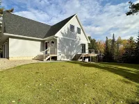 Downeast Retreat: Private Acreage, Contemporary Design & Easy Beach Access Hotels in Lamoine