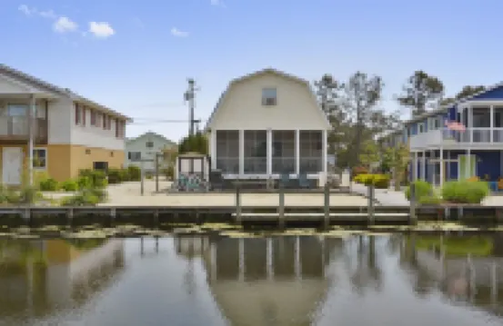 Imagine Staying at This Quiet Water Front Beach Cottage - Family + Bikes, Canoe