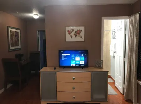 Charming studio in delightful Orlando with WiFi and AC Отели рядом с достопримечательностью «Hukoo's Family Fun»