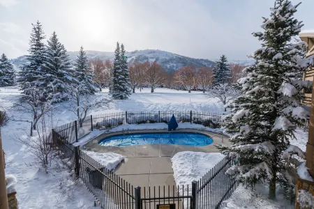 Mountainside perfection in Park City! 5 star condo in the heart of the action
