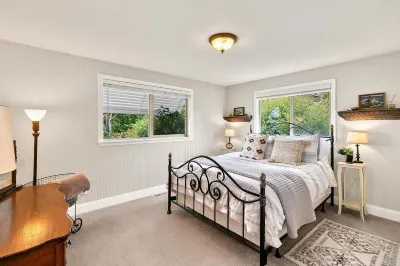 Panoramic views, walking distance to downtown and NEW AC