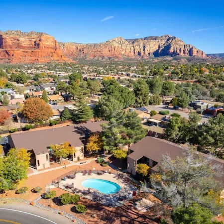 Adventure Loft: Near Trails, Pool and Golf