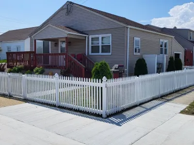 GORGEOUS BEACH HOUSE IN BRIGANTINE! ENJOY BEACH, CASINOS>BRING YOUR DOG Отели рядом с достопримечательностью «Парк Шарк»