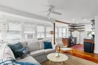 Beautiful downtown retreat, walk everywhere!