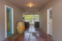 Winemakers Home🍷 Mid-Century Modern😎Pool⛱Walk to Downtown Paso!