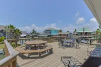 Corner Cove  -- Private Heated Pool, Beach, Kayaks, Fishing, and More!