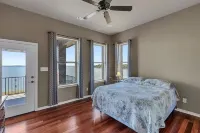 Newly Built Waterfront Lakehouse w/Private Pier