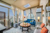 Spacious 5 Bedroom Home With Mountain Views, Heated Pool, & Sunroom! Hotels in Monument