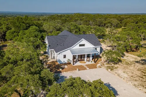 Oaks Ranch- Gorgeous Home near Guadalupe River State Park Hotels in Spring Branch