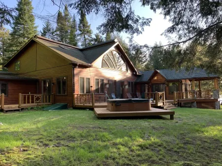 Adirondack Waterfront Lodge Close to Old Forge with A/C and Heated Garage