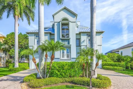 Beautiful Gated Waterfront  Home 5 Minutes From Barefoot Beach