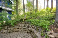 Beautiful Waterfront Hideaway at Sacheen Lake - Homestays