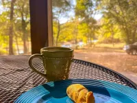 Caddo River Shack - 2 secluded acres with Kayaks and outdoor tub - Pet Friendly Hotels in Pike County