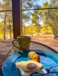 Caddo River Shack - 2 secluded acres with Kayaks and outdoor tub - Pet Friendly