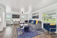 Modern 3bed, 2bath House in Wesley Chapel, with EV Charging Outlet, AC, & WiFi.