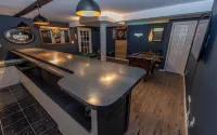 East Stroudsburg Chalet-4BR,Bar,Hot-tub,Fireplace