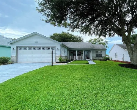 Renovated! Between Two Squares with Golf Cart ! Hotels in The Villages