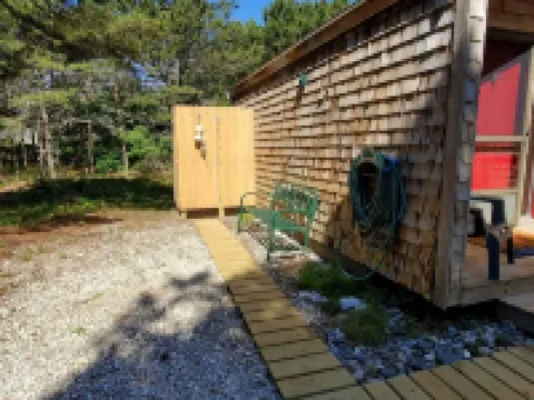 Your Cape Cod respite awaits! 5 minutes walk to quiet bay beach. 伊斯特姆酒店