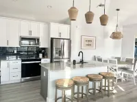 New 3b-2Bath Home with Big Private Heated Pool and Hot Tub, Steps to the Beach.