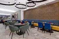 Hilton Garden Inn Cedar Rapids - Breakfast