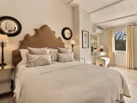 Villa exclusive avec vue imprenable sur le Luberon Hôtels à proximité de : L'enclos Des Bories