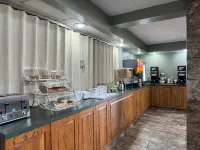 Super 8 by Wyndham Mason - breakfast