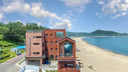 Pohang Sunrise Pool Villa