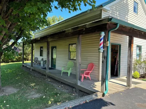 Charming 1-bedroom apartment in Greene for up to 4 guests, family & dog friendly