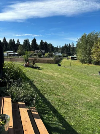 Beautiful remodeled 3-bedroom bunkhouse. Family/Pet friendly. Lots of amenities.