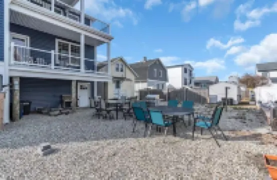 Walk 2 Beach with Linens + Towels and Park 2 cars