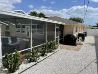 Contemporary Remodeled, minutes from beach!