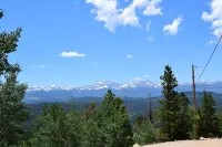 Mtn Retreat: Hike ,Hot Tub, Explore CO, Ski, Relax