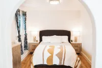 Historic 8th Ave Home - 5 Bdrm Downtown Bozeman