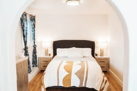 Downtown 5 BDRM Charming Historic Home Отели в г. Бозмен