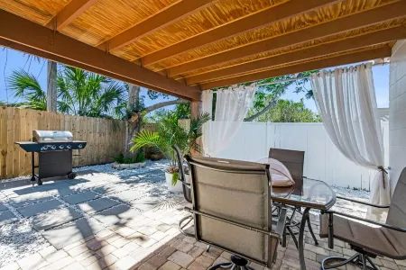 Fully Renovated Home Walking Distance From Beach Отели в г. Ормонд-Бай-Те-Си