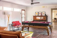 Heated Saltwater Pool  ❤️ Mid Century Oasis ❤️Indoor-Outdoor❤️Modern Escape