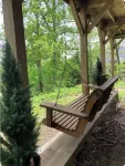 Nestled Garden Oasis with Mountain Views Downtown! Dogs welcome!